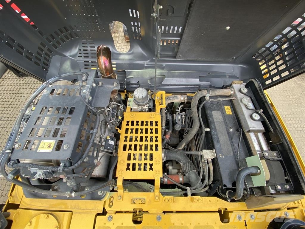 Komatsu PC240LCD-11 Εκσκαφείς με ερπύστριες