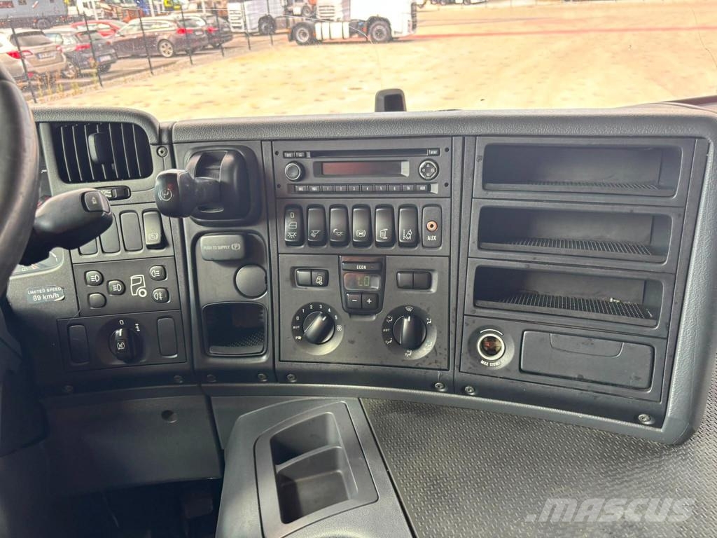 Scania P 320 4x2 BOX L=7578 mm Camiones con caja de remolque