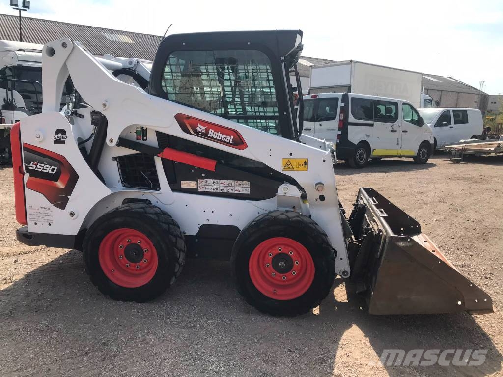 Bobcat S 590 لوادر انزلاقية التوجيه