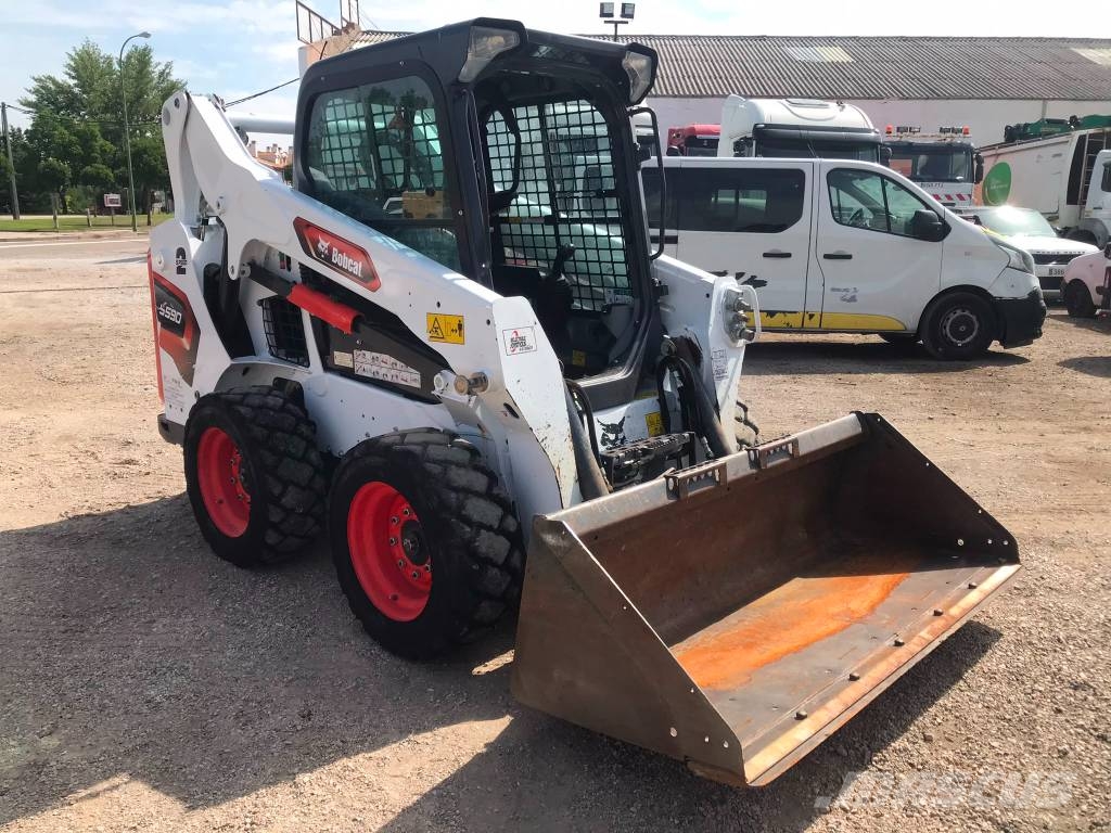 Bobcat S 590 لوادر انزلاقية التوجيه