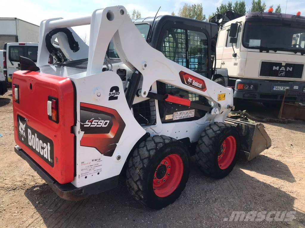 Bobcat S 590 لوادر انزلاقية التوجيه