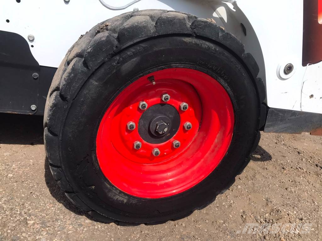 Bobcat S 590 لوادر انزلاقية التوجيه