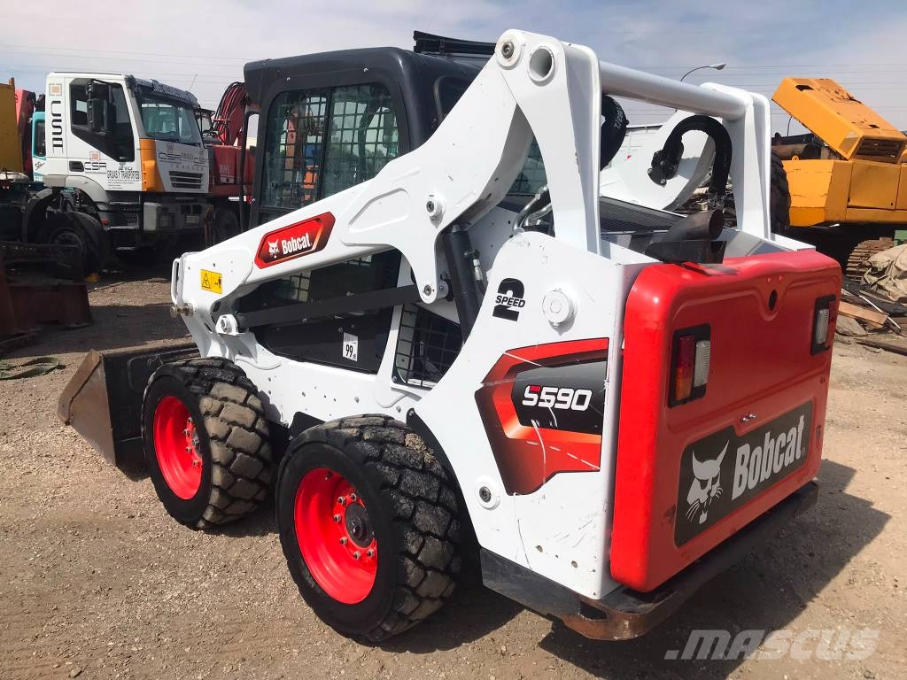 Bobcat S 590 لوادر انزلاقية التوجيه