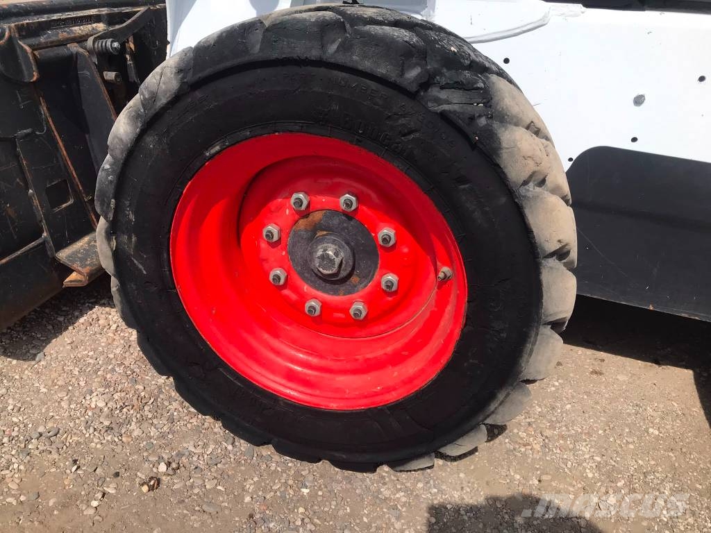 Bobcat S 590 لوادر انزلاقية التوجيه