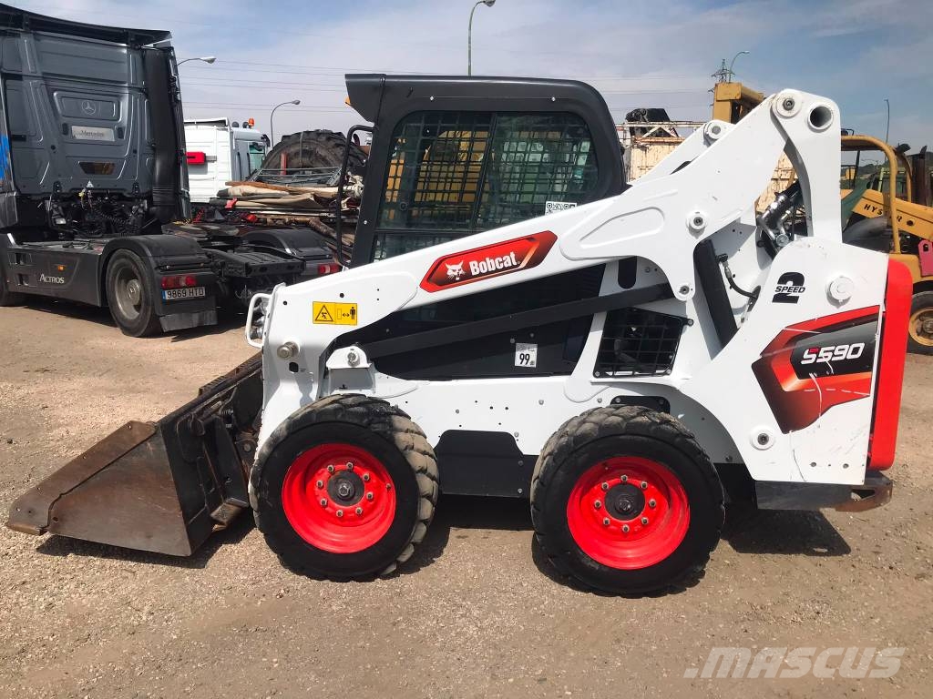 Bobcat S 590 لوادر انزلاقية التوجيه