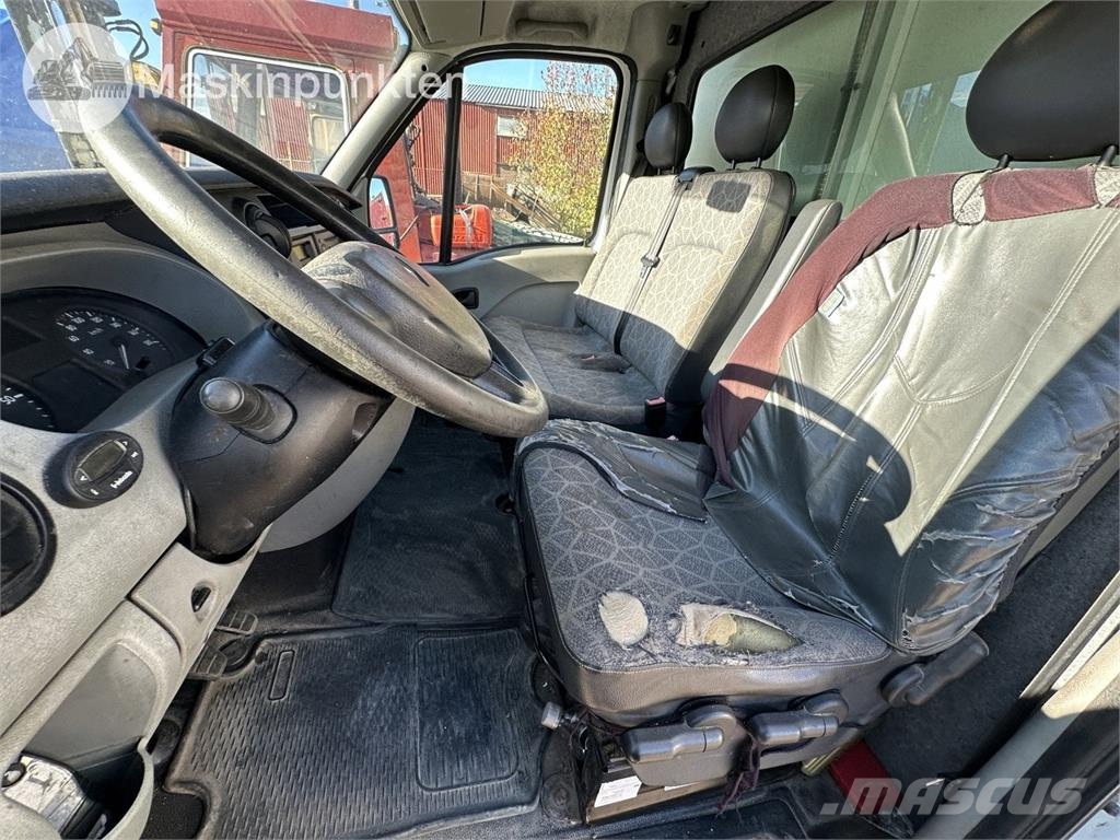 Renault Master II شاحنة مقفلة