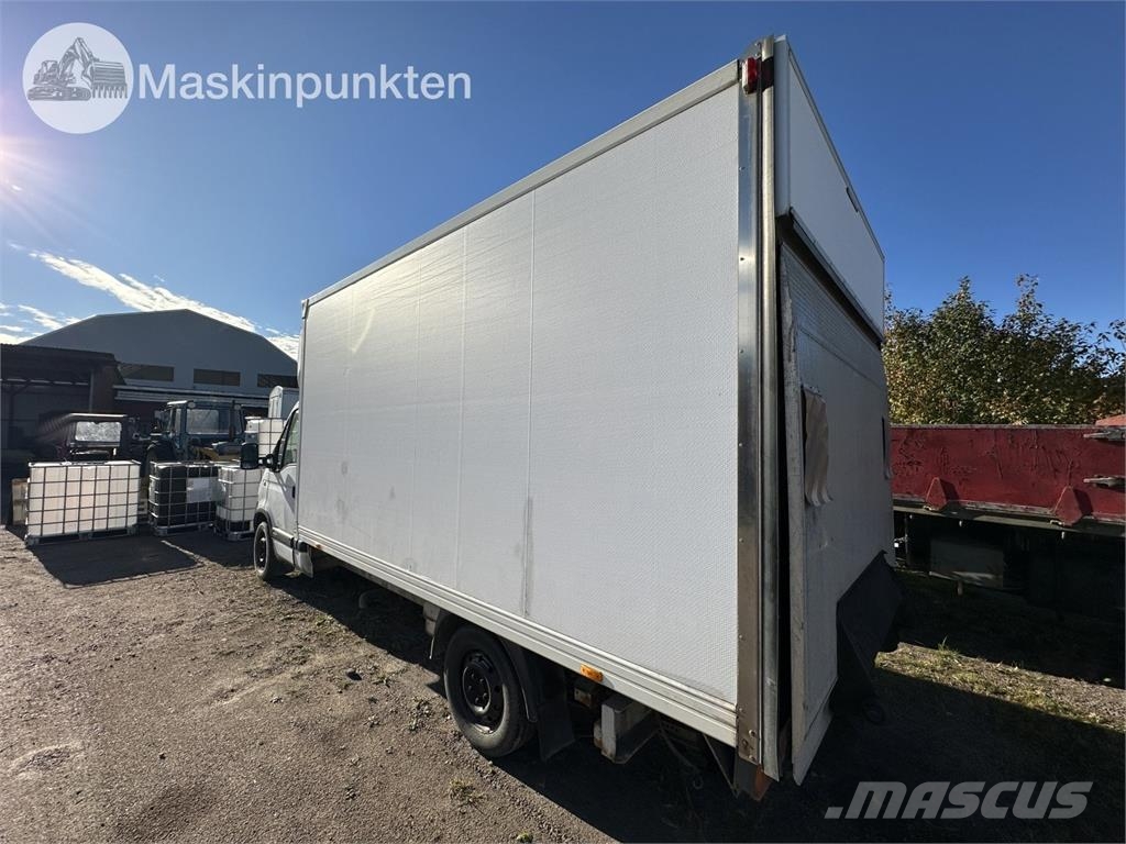 Renault Master II شاحنة مقفلة