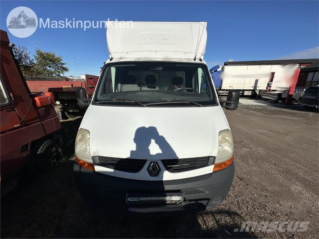 Renault Master II شاحنة مقفلة