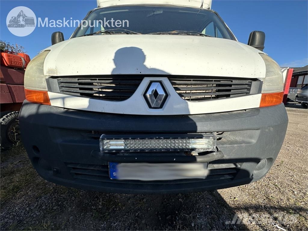Renault Master II شاحنة مقفلة