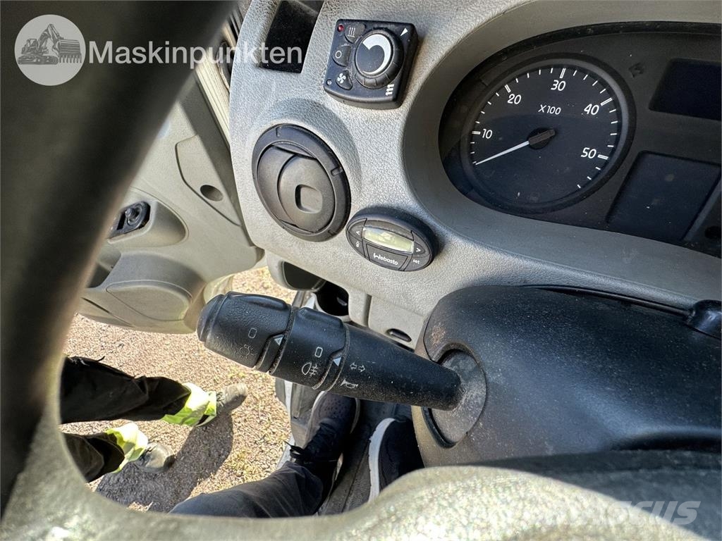 Renault Master II شاحنة مقفلة
