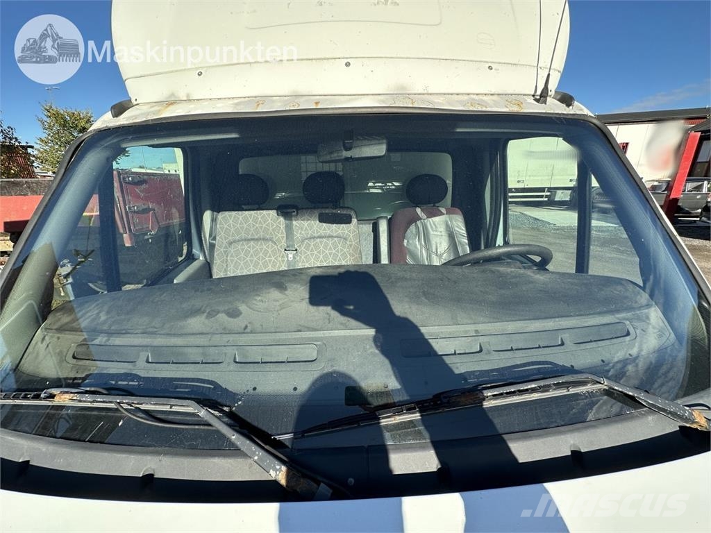 Renault Master II شاحنة مقفلة