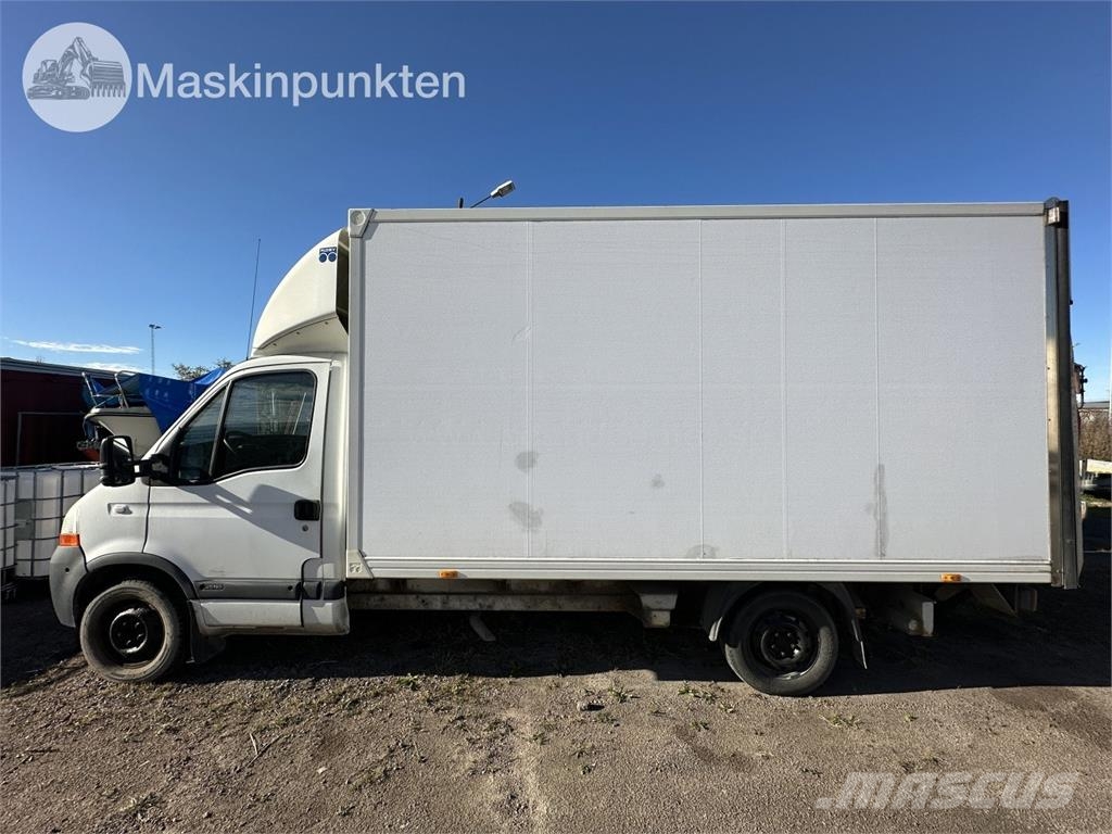 Renault Master II شاحنة مقفلة