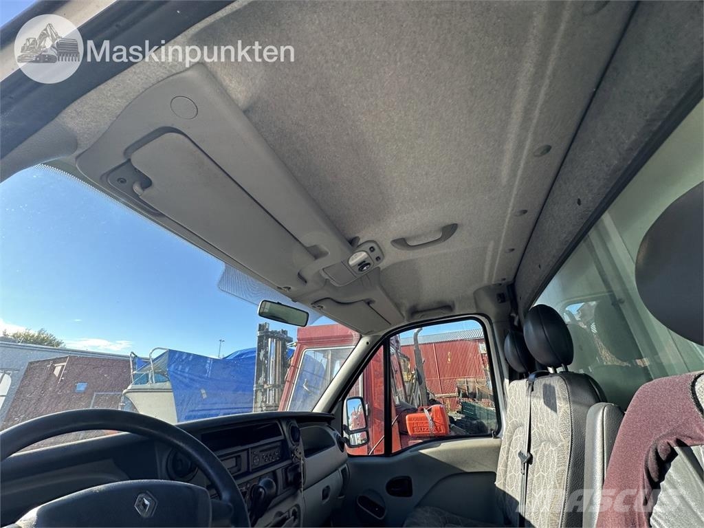 Renault Master II شاحنة مقفلة