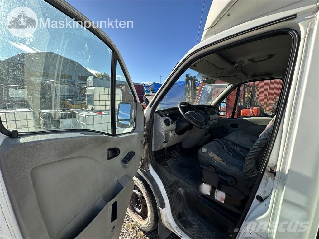 Renault Master II شاحنة مقفلة