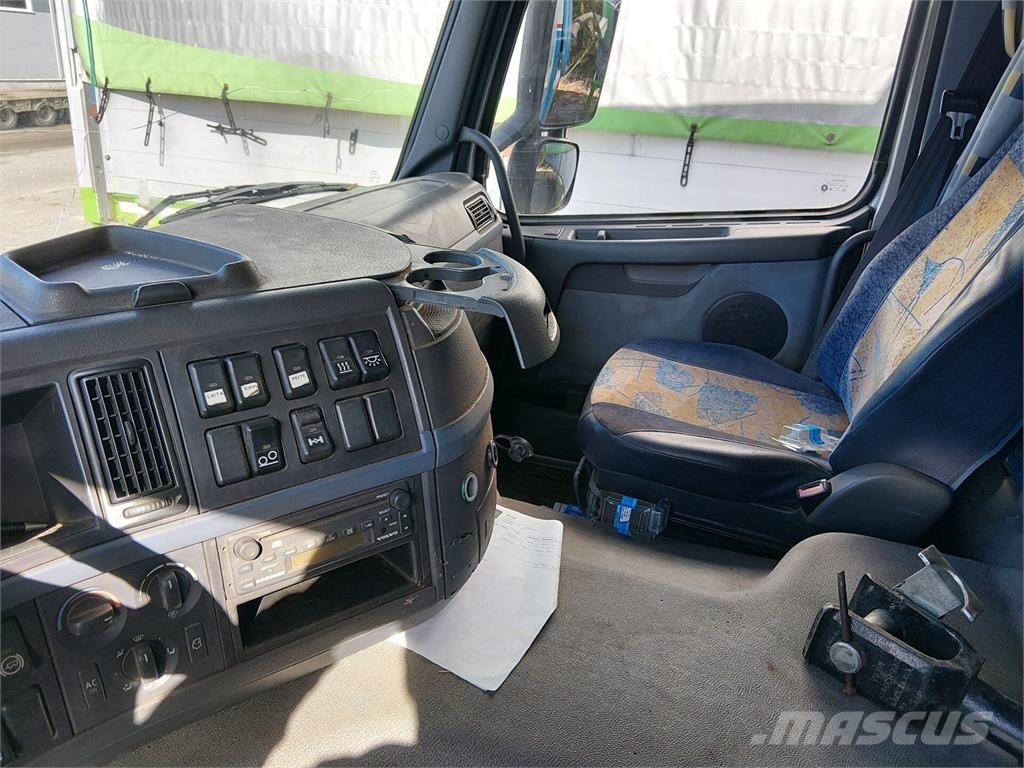 Volvo FM440 6x2 Camiões de caixa fechada