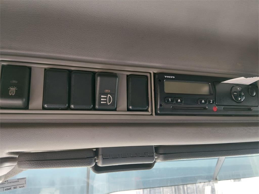 Volvo FM440 6x2 Camiões de caixa fechada