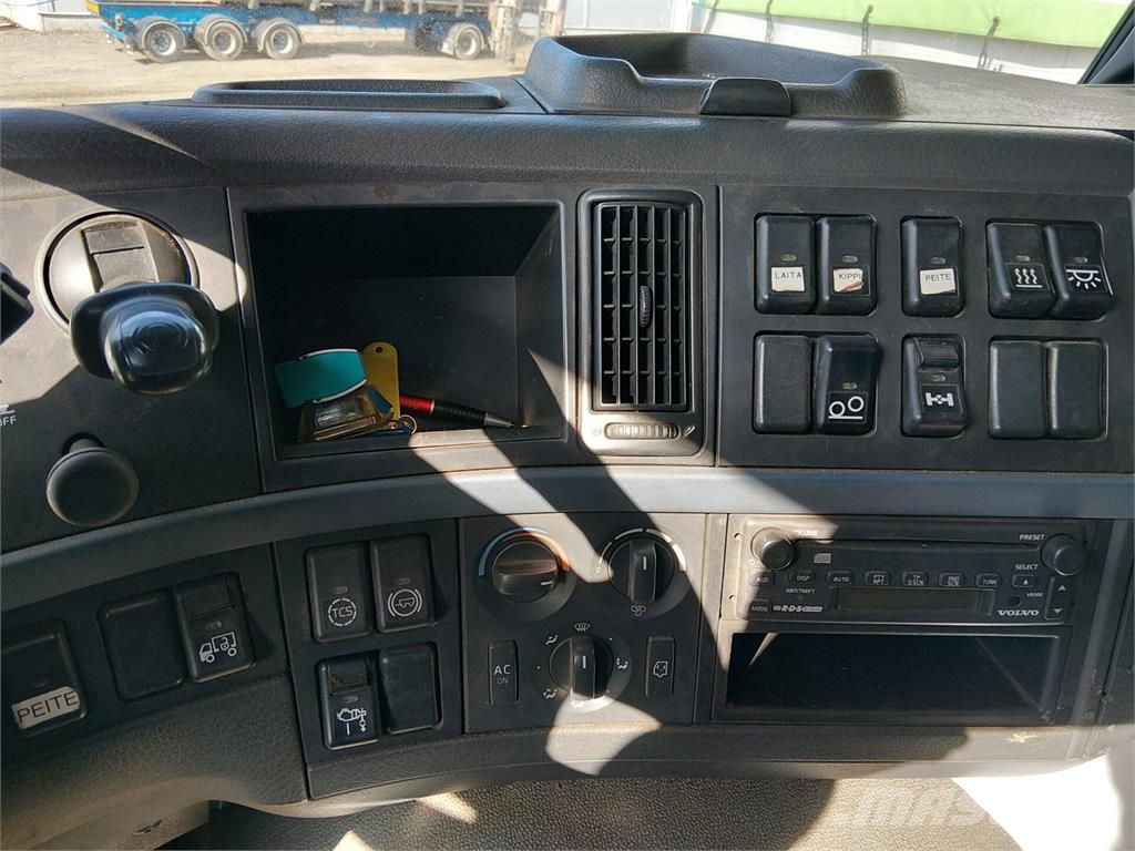 Volvo FM440 6x2 Camiões de caixa fechada