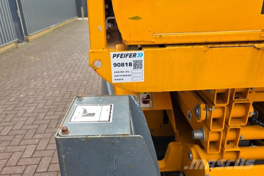 Haulotte COMPACT 10DX Diesel, 4x4 Drive, 10.2m Working Heig Scissor lifts