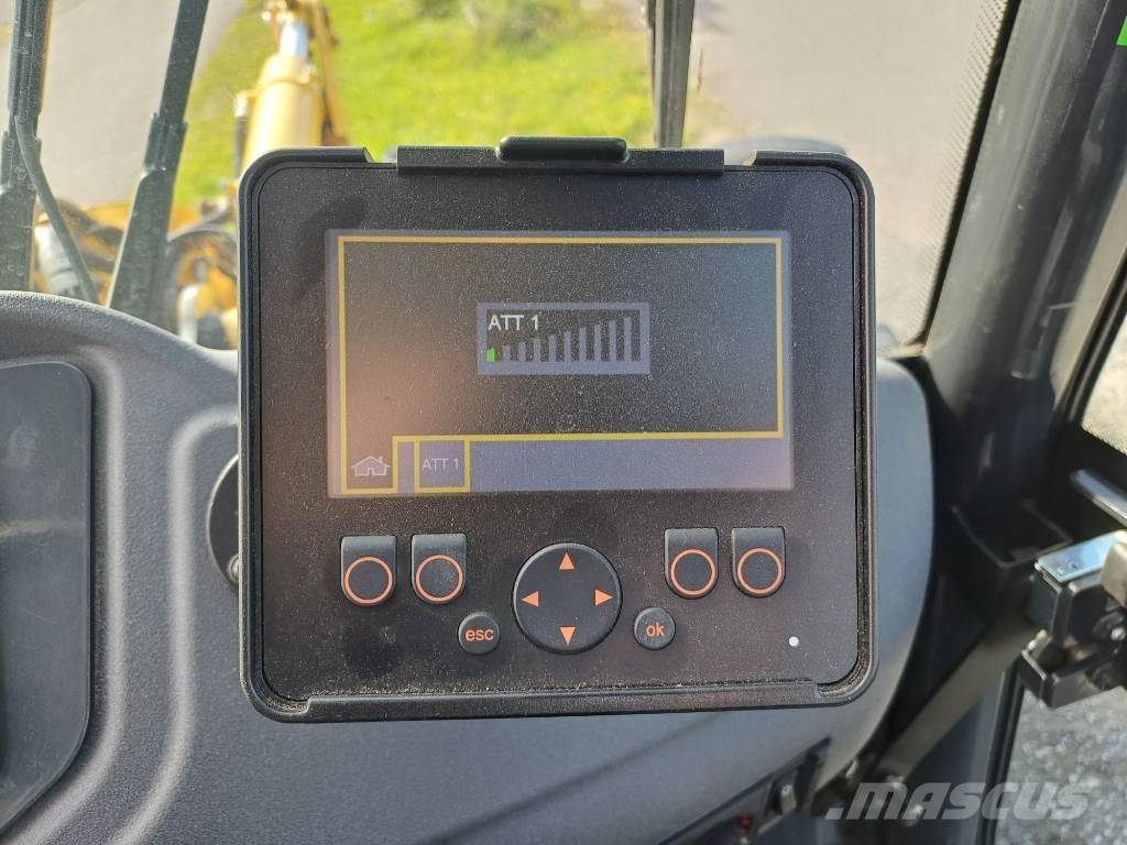 Komatsu WA 100 M-8 لوادر بعجل