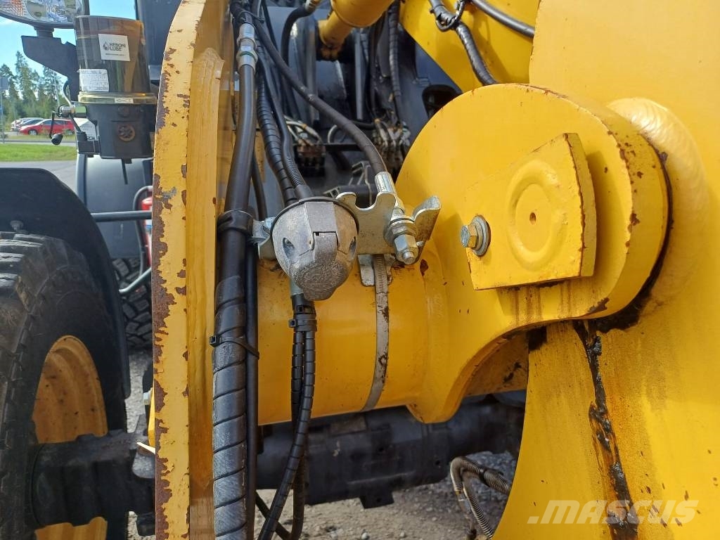 Komatsu WA 100 M-8 لوادر بعجل