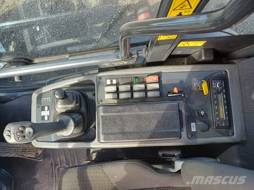 Komatsu WA 100 M-8 لوادر بعجل