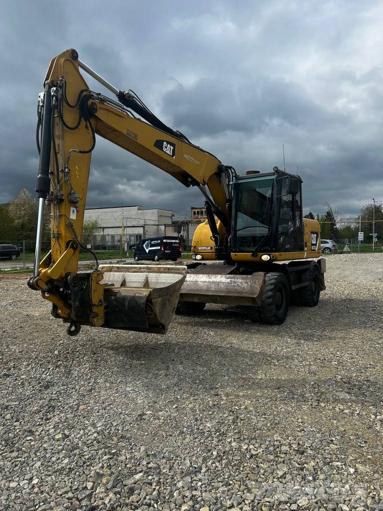 CAT 313 D Ekskavatori uz riteņiem
