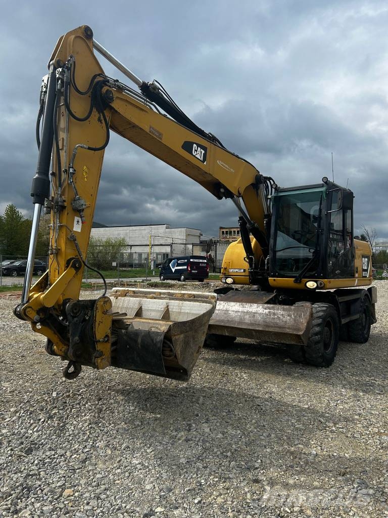 CAT 313 D Ekskavatori uz riteņiem