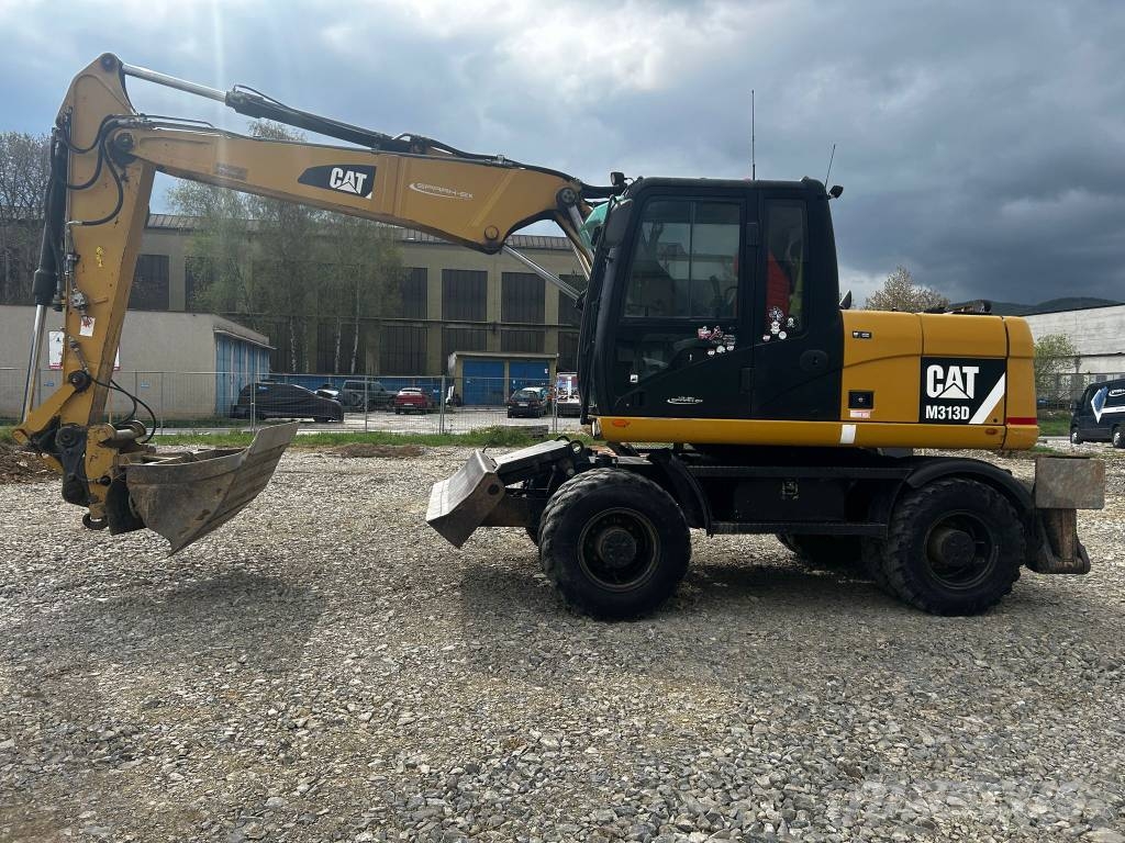 CAT 313 D Ekskavatori uz riteņiem
