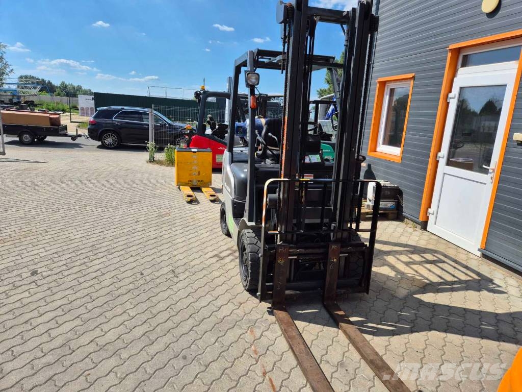 Nissan EBTP1 F1 LPG'li forkliftler