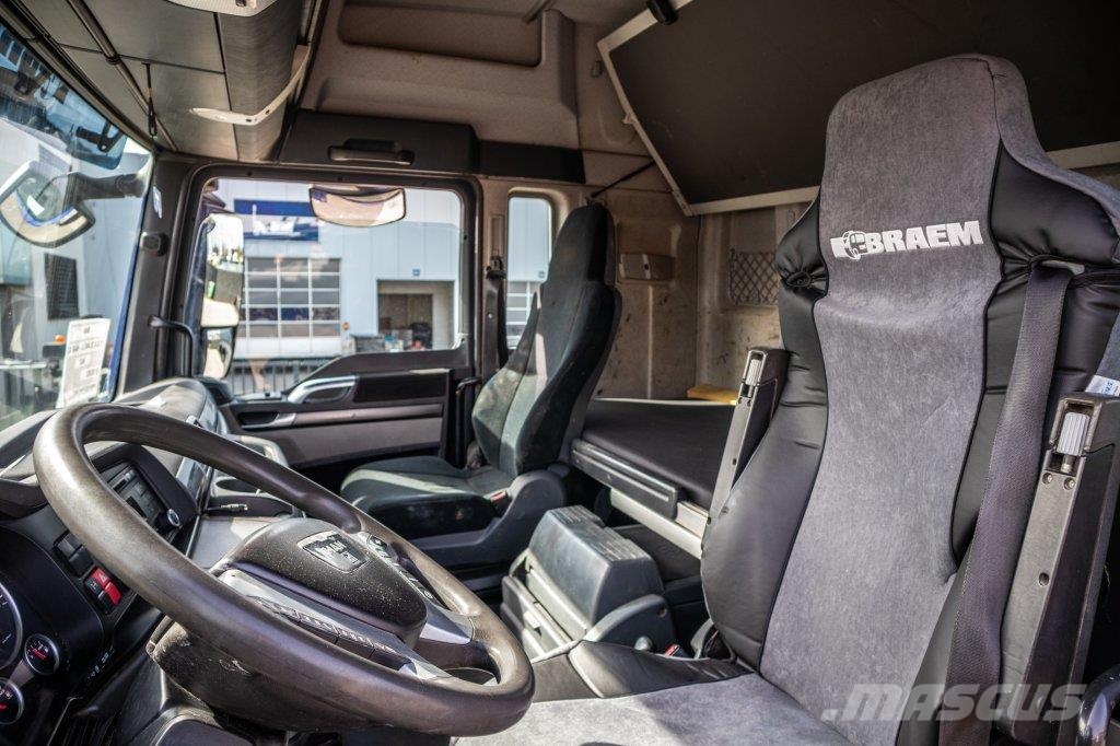 MAN TGX 25.440 LL - HIAB 122 PRO Camiones polibrazo