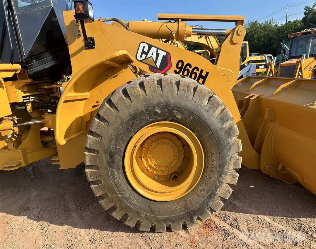 CAT 966H Gumikerekes homlokrakodók