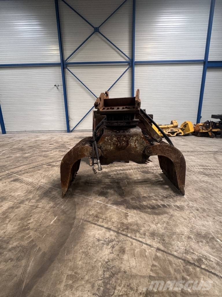 CAT M320F Колёсные экскаваторы