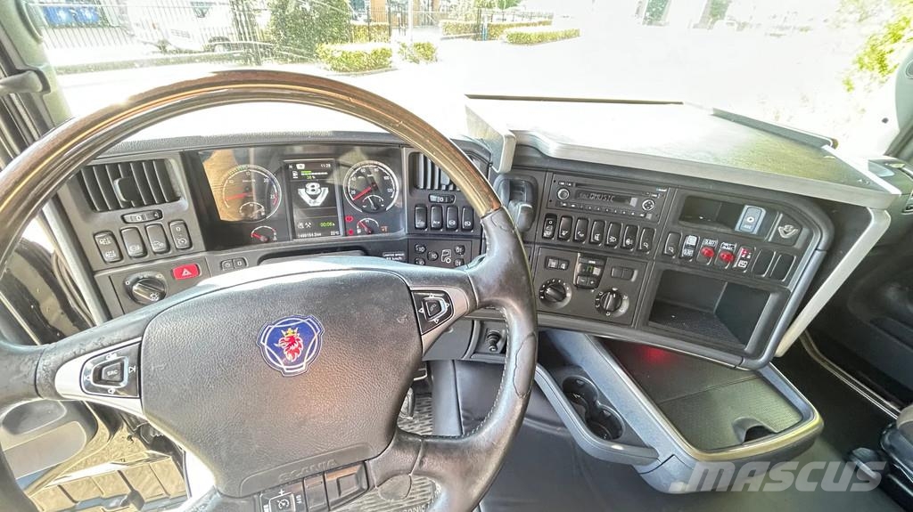 Scania R560 V8 Full air | Retarder | BDF system | Box | s شاحنات ذات هيكل صندوقي
