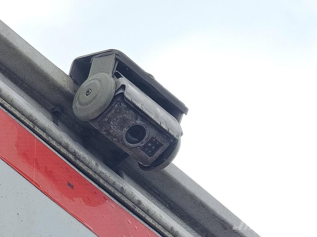 Volvo FM 410 貨箱式卡車