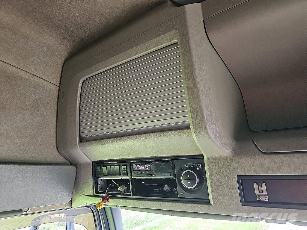 Volvo FM 410 貨箱式卡車