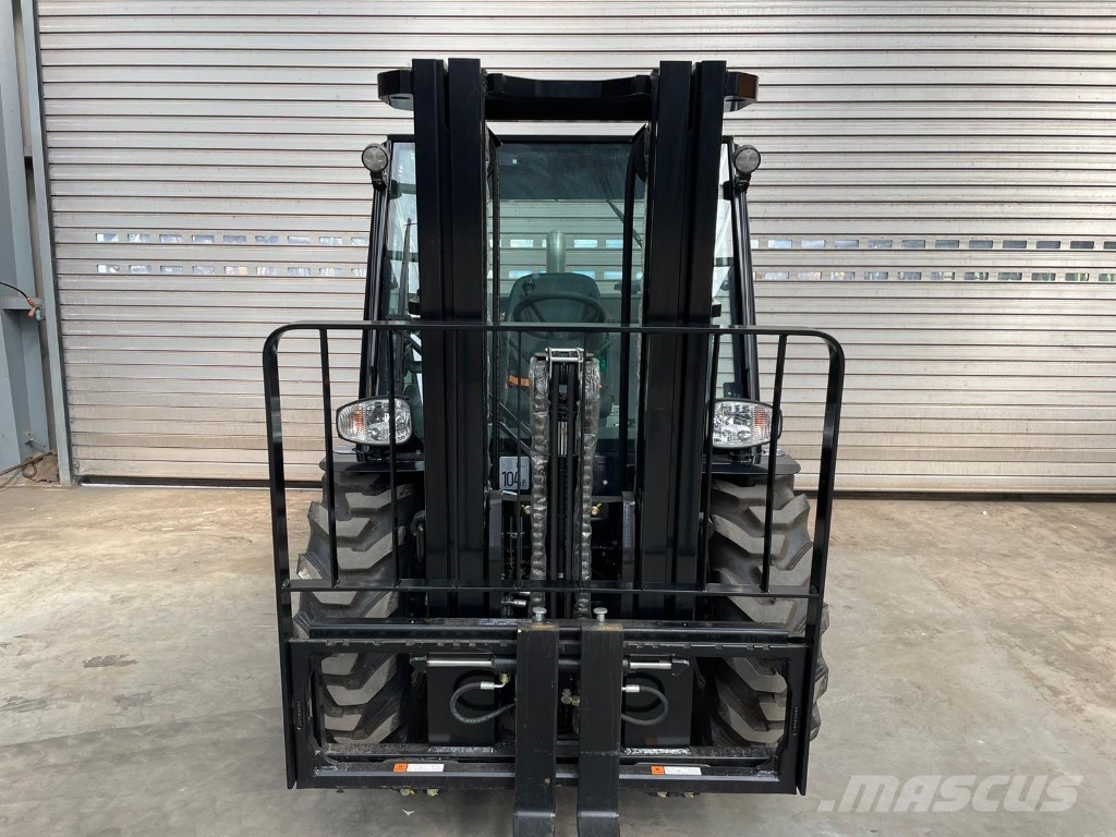 Manitou MC 25 Maastotrukit