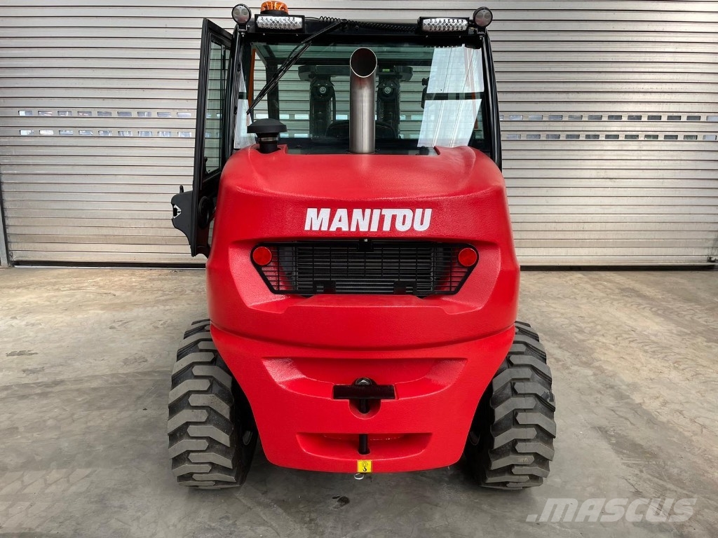 Manitou MC 25 Maastotrukit