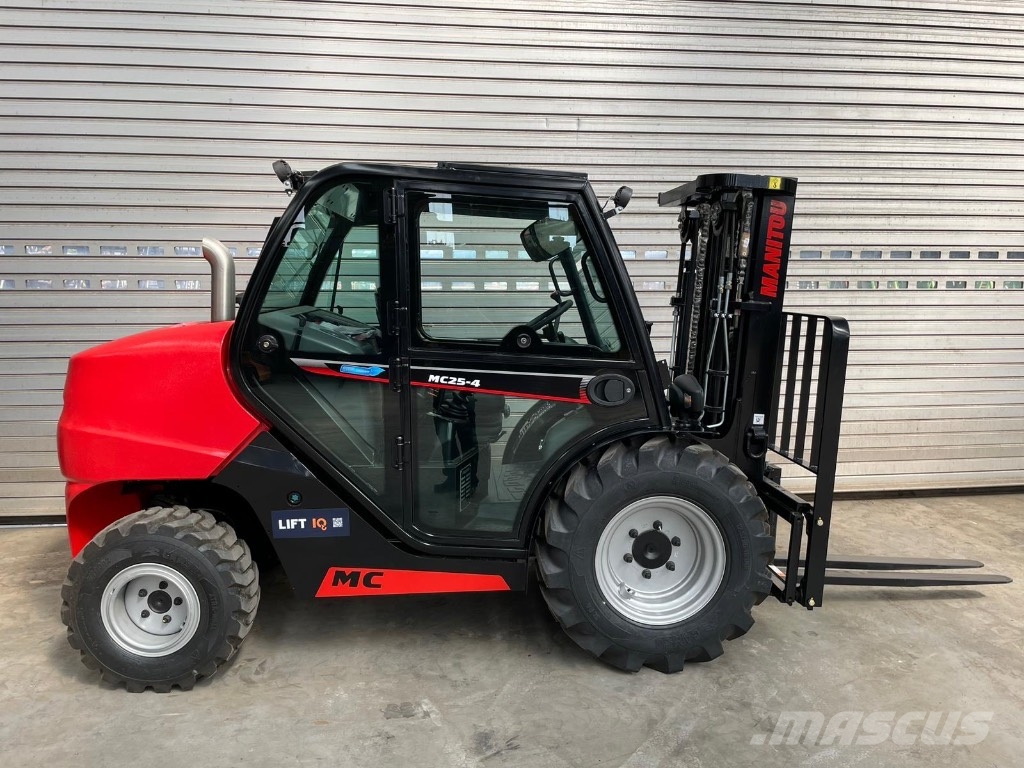 Manitou MC 25 Maastotrukit