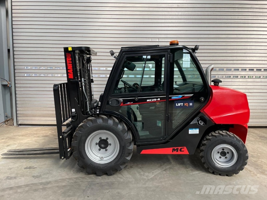 Manitou MC 25 Maastotrukit