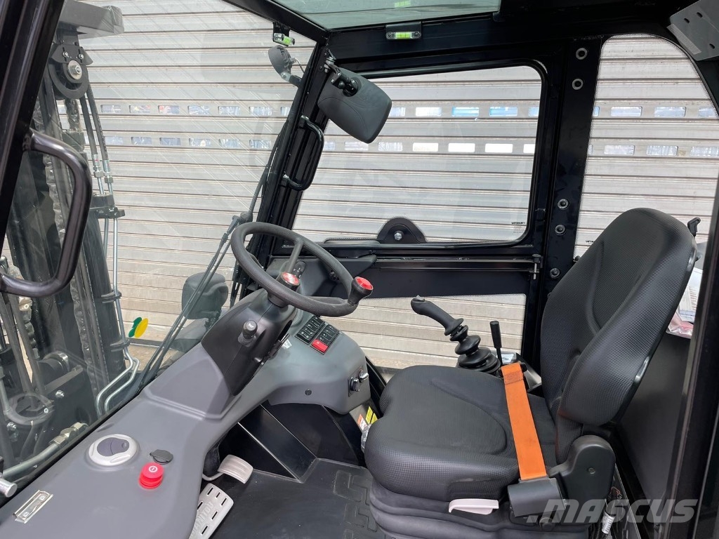 Manitou MC 25 Maastotrukit