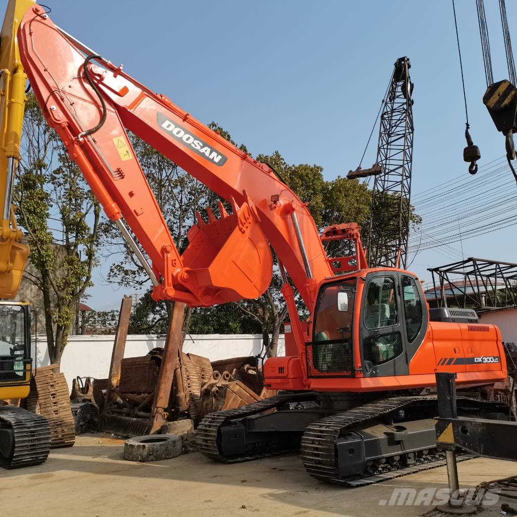 Doosan DX 300 LC Гусеничні екскаватори