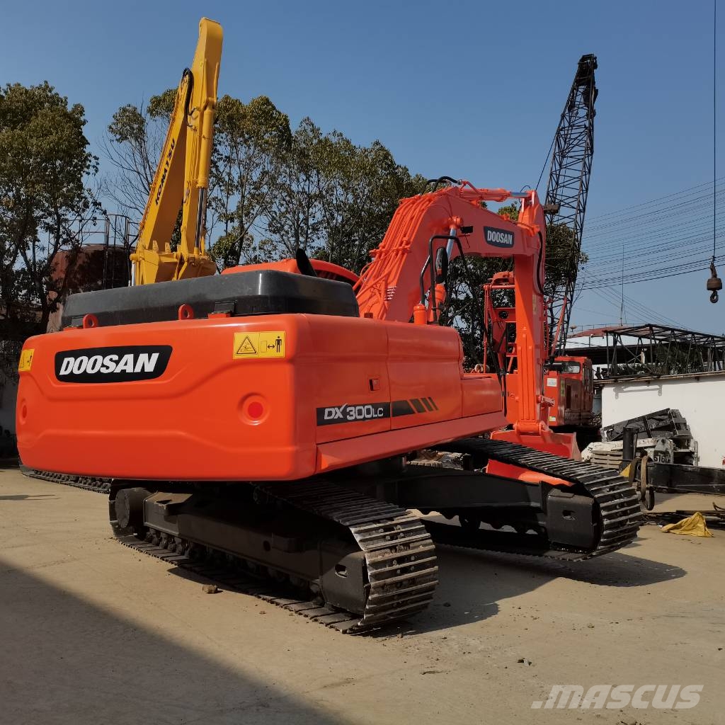 Doosan DX 300 LC Гусеничні екскаватори