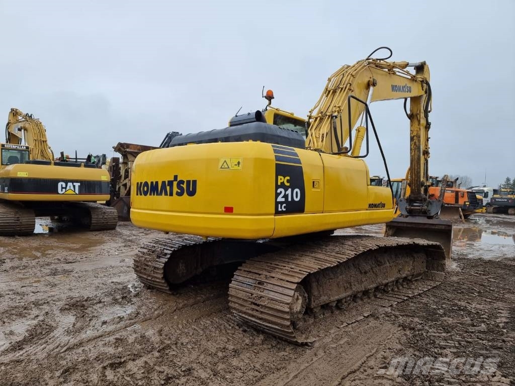 Komatsu PC 210-8 حفارات زحافة