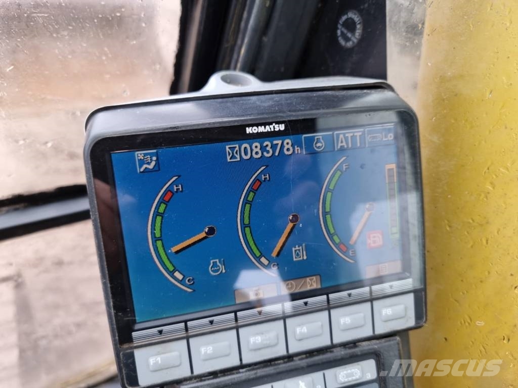 Komatsu PC 210-8 حفارات زحافة
