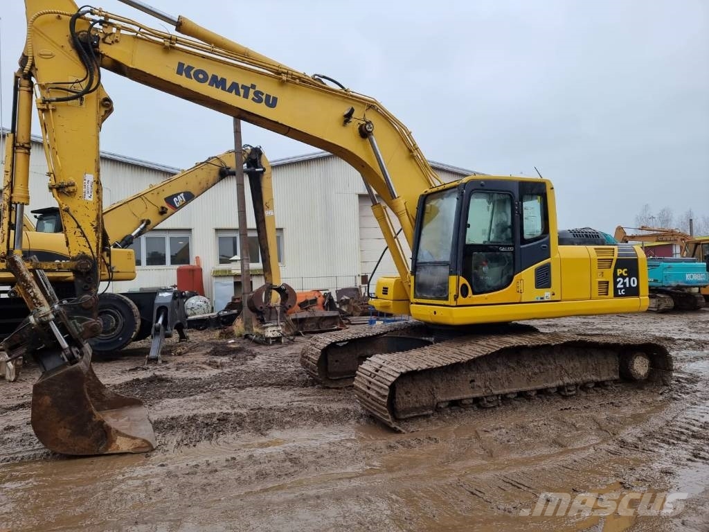 Komatsu PC 210-8 حفارات زحافة