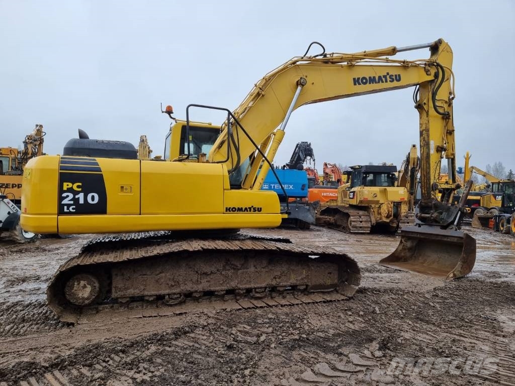 Komatsu PC 210-8 حفارات زحافة