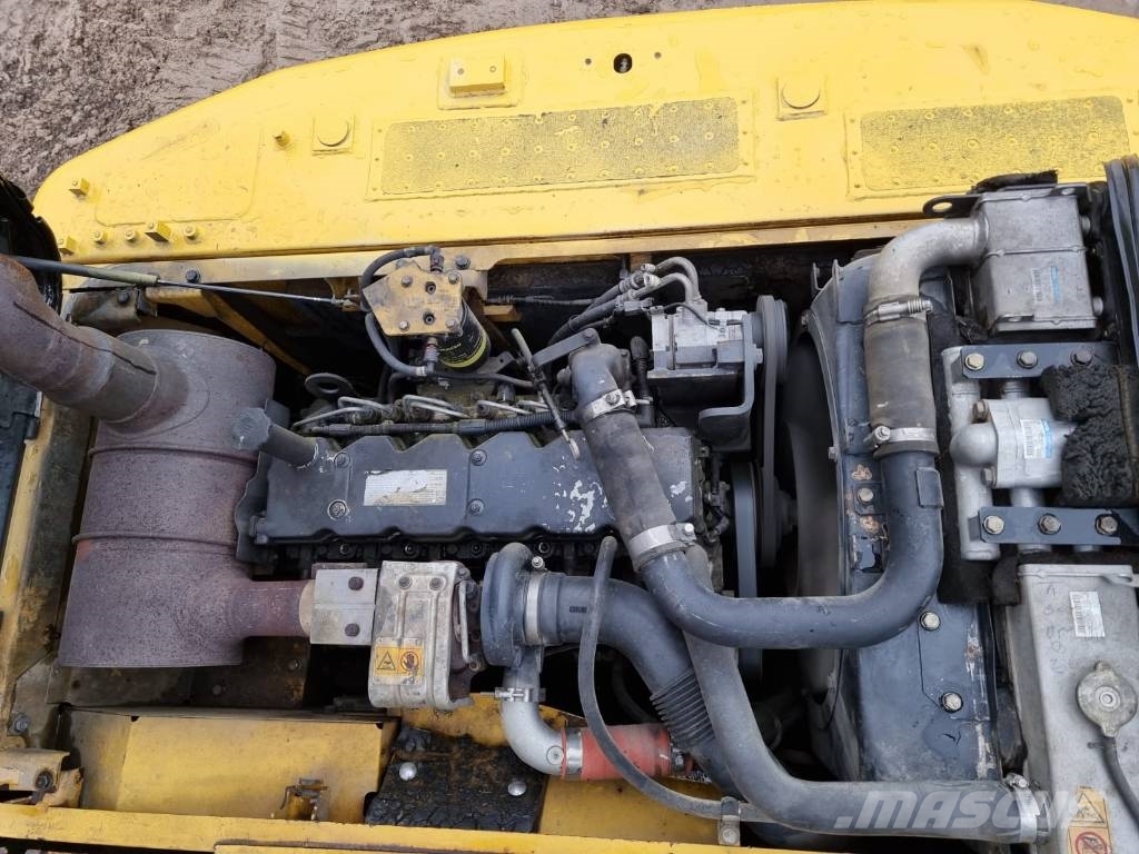 Komatsu PC 210-8 حفارات زحافة
