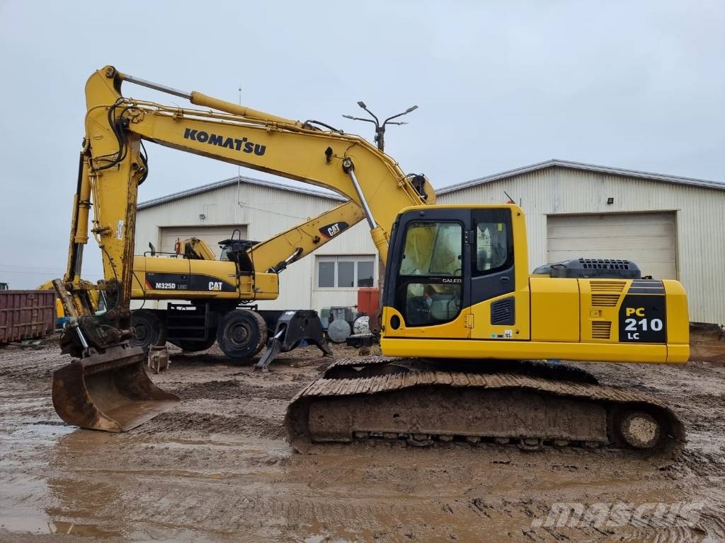 Komatsu PC 210-8 حفارات زحافة