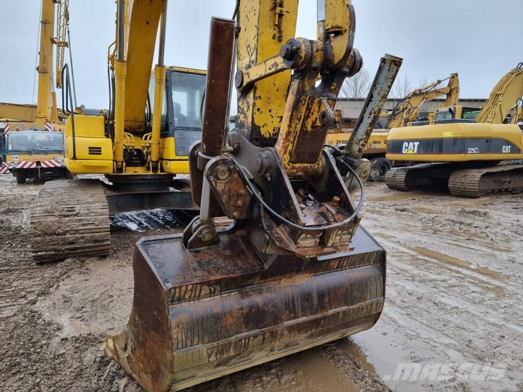 Komatsu PC 210-8 حفارات زحافة