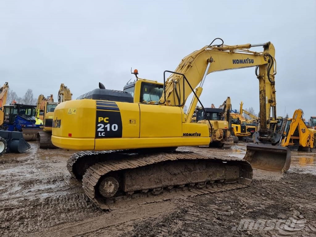 Komatsu PC 210-8 حفارات زحافة